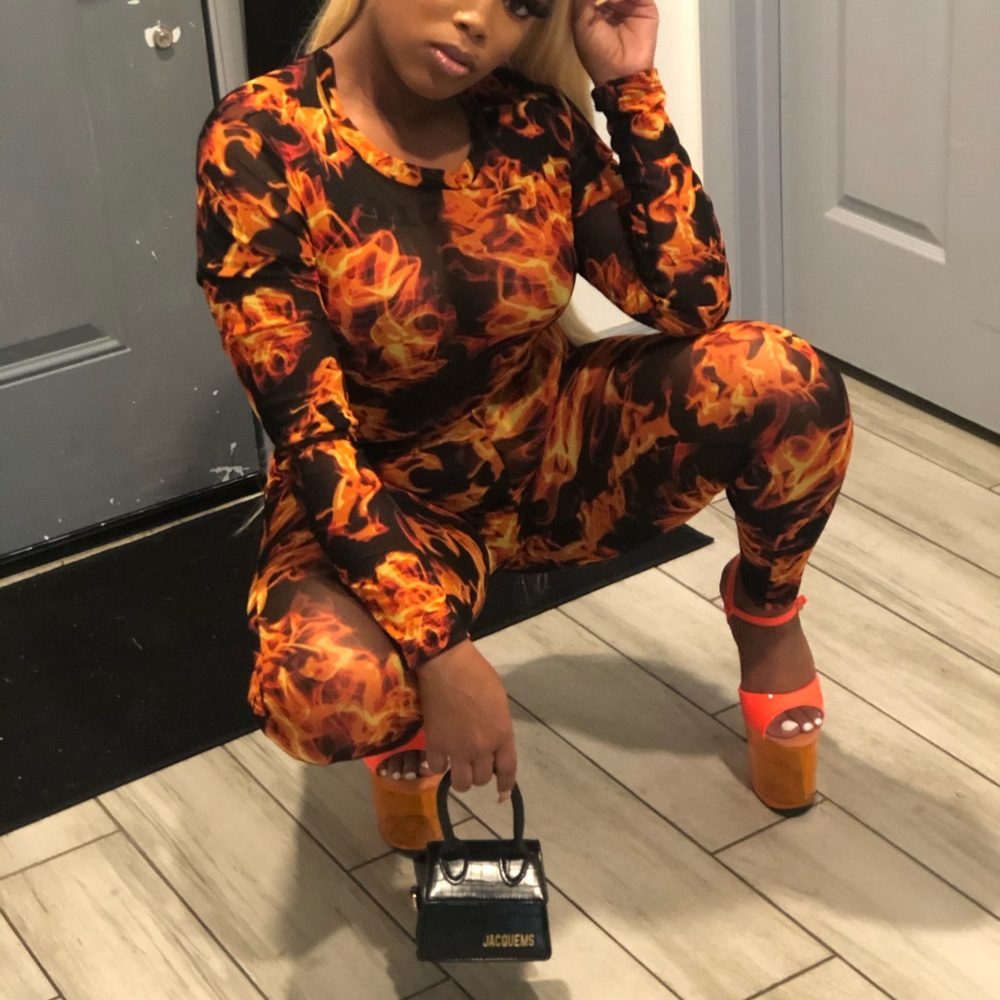 Two piece flame set